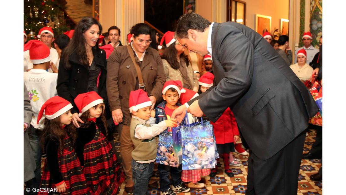 Crianças e jovens da Ribeira Grande inauguraram Árvore de Natal da Presidência do Governo dos Açores