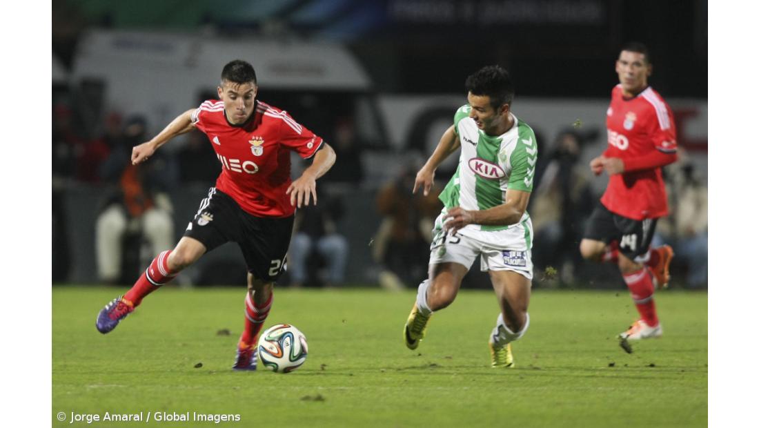 Benfica vence em Setúbal e alcança FC Porto (Vídeos)