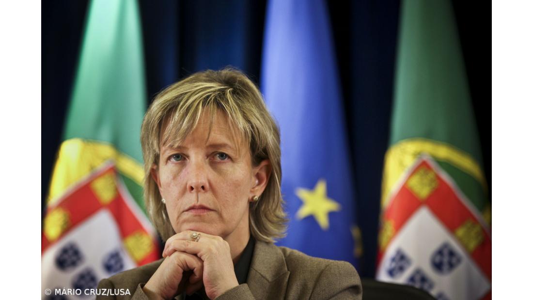 Ministra confirma possível redução de sobretaxa de IRS só em 2016 