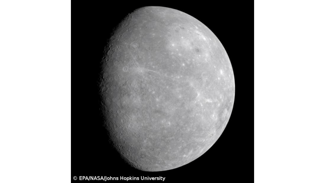 Asteroides e cometas podem explicar origem de gelo em Mercúrio