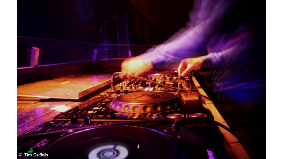 Estabelecimentos de bebidas com espaço de dança fechados nos Açores até dia 08