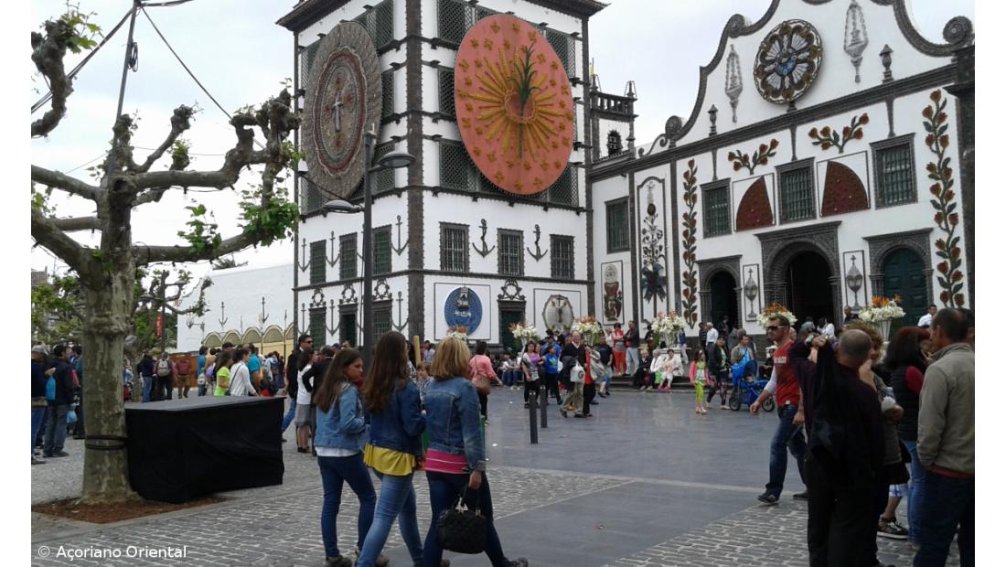 Fiéis do Santo Cristo dos Milagres aprovam "novo" recinto das festas