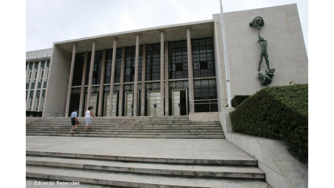 Homem condenado a pena suspensa por tentar violar mulher a quem prometeu emprego