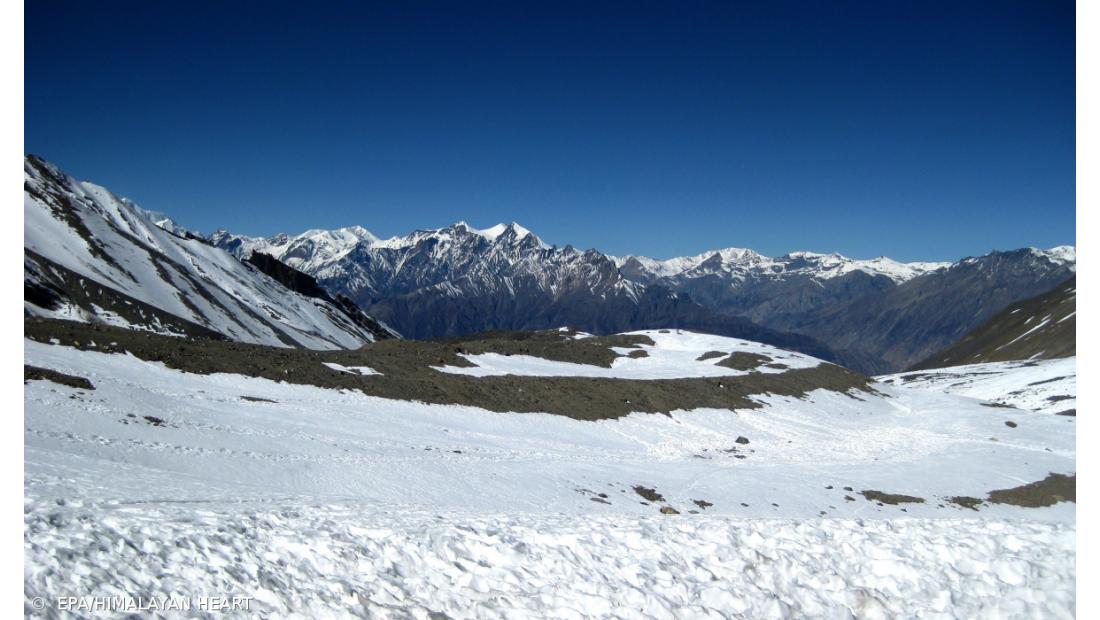 Sobe para 27 número de mortos nos Himalaias após tempestade de neve