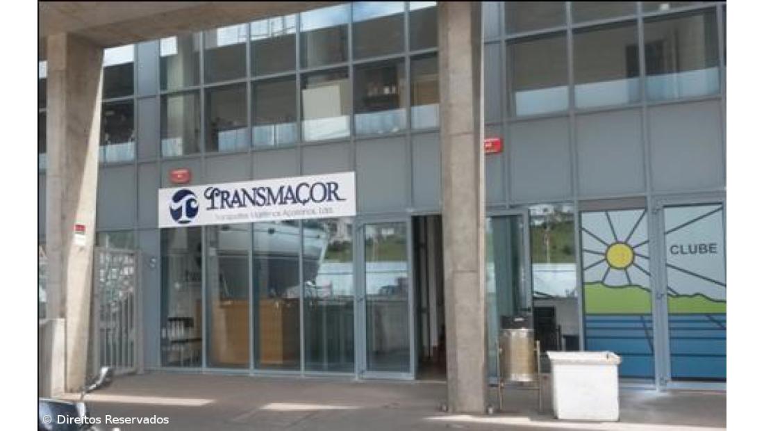 Passageiro de navio morre após cabo de amarração partir no porto de São Roque do Pico