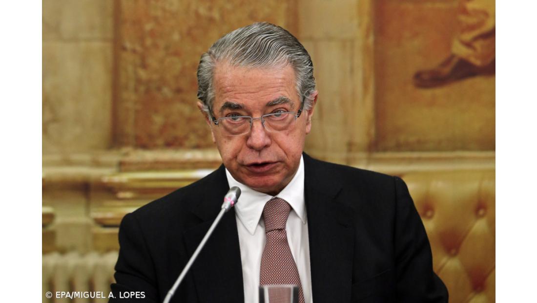 Salgado entre o líder de uma associação criminosa e o doente que quer evitar o julgamento