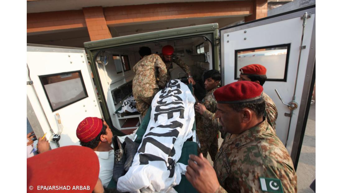 Ataque a escola em Peshawar causou 141 mortos