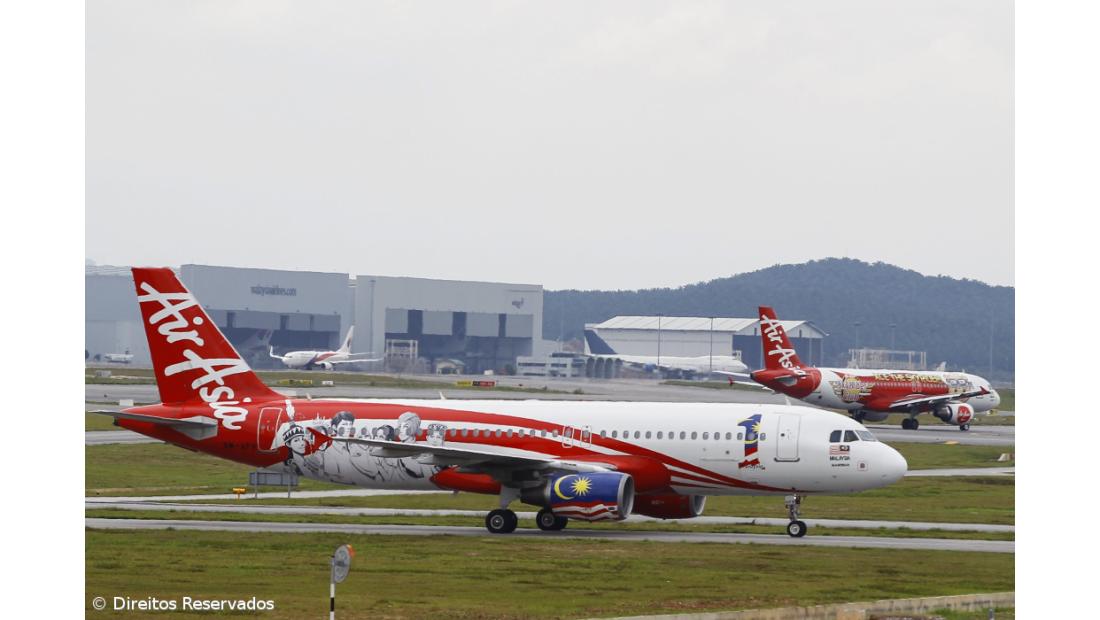 Avião da Air Asia desaparece entre a Indonésia e Singapura com 161 pessoas a bordo