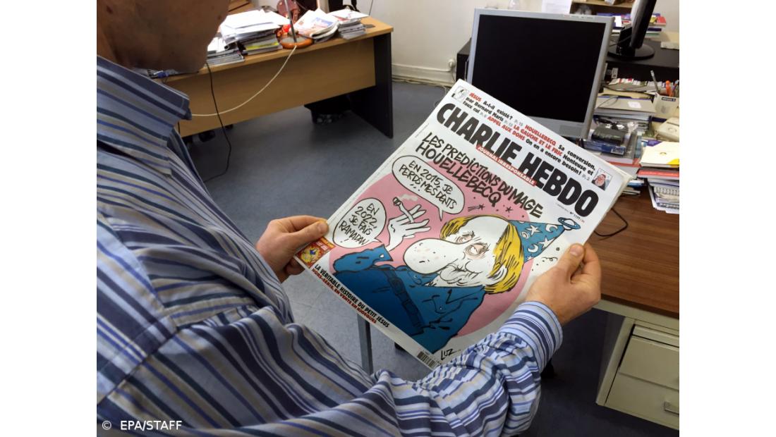 Jornal francês Charlie Hebdo manteve-se fiel à sátira apesar de ataques