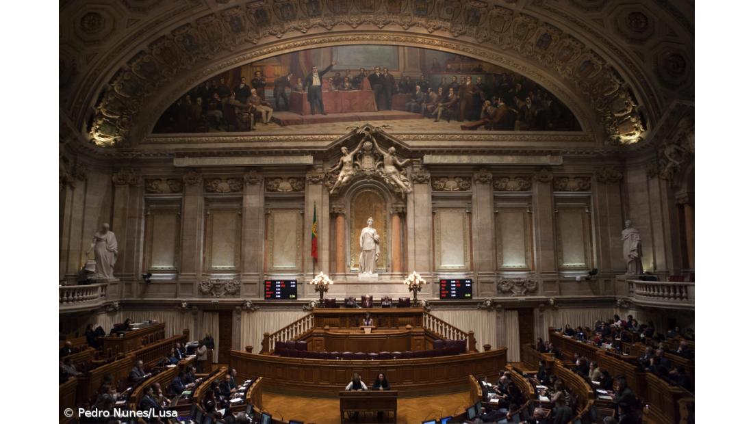 Parlamento reúne-se hoje para última sessão antes das eleições