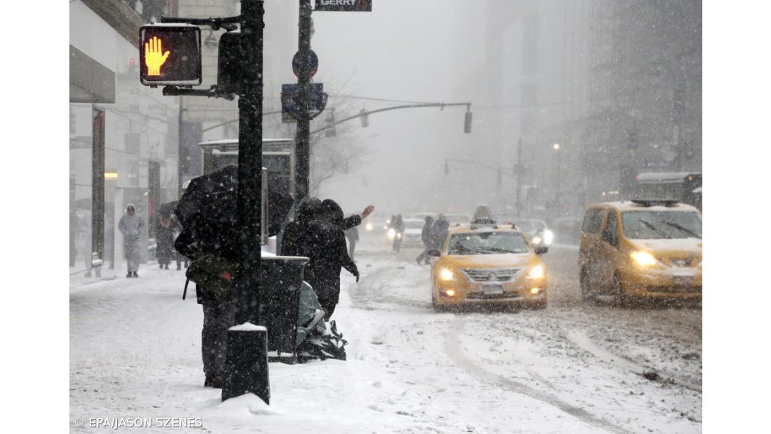 Centenas de voos cancelados e milhares atrasados nos EUA devido a tempestade