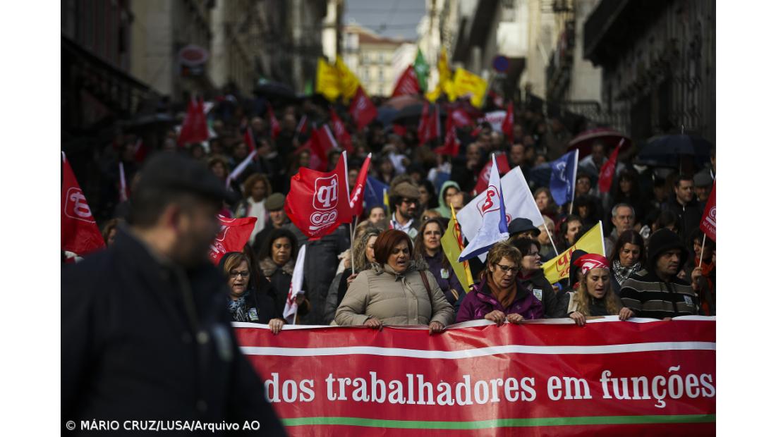 Quase dois terços dos funcionários públicos têm 45 ou mais anos de idade 
