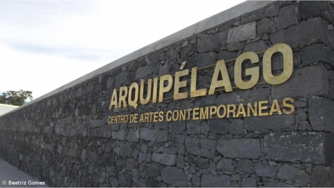 Arquipélago acolhe 'Mundo Oco' de Rosinda Costa