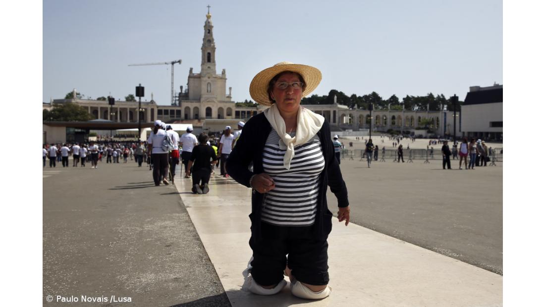 Fé atenua dor de muitos peregrinos que rumam a pé ao santuário