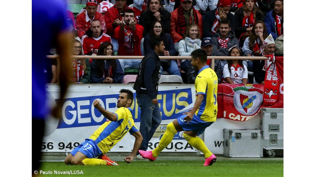 Benfica perde com Arouca, que é líder isolado da I Liga (vídeos)