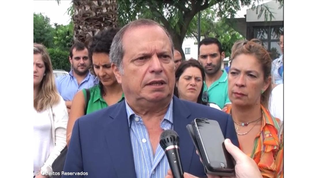 Carlos César diz que défice é a prova de que Passos "geriu mal o país"