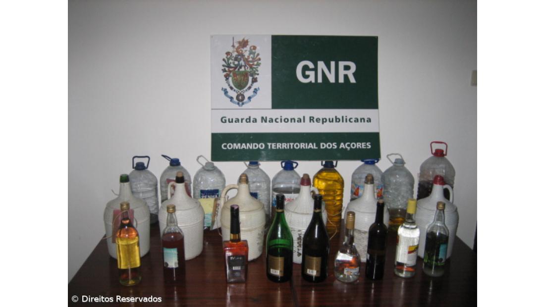 GNR apreende mais de 60 litros de aguardentes na Terceira e Graciosa