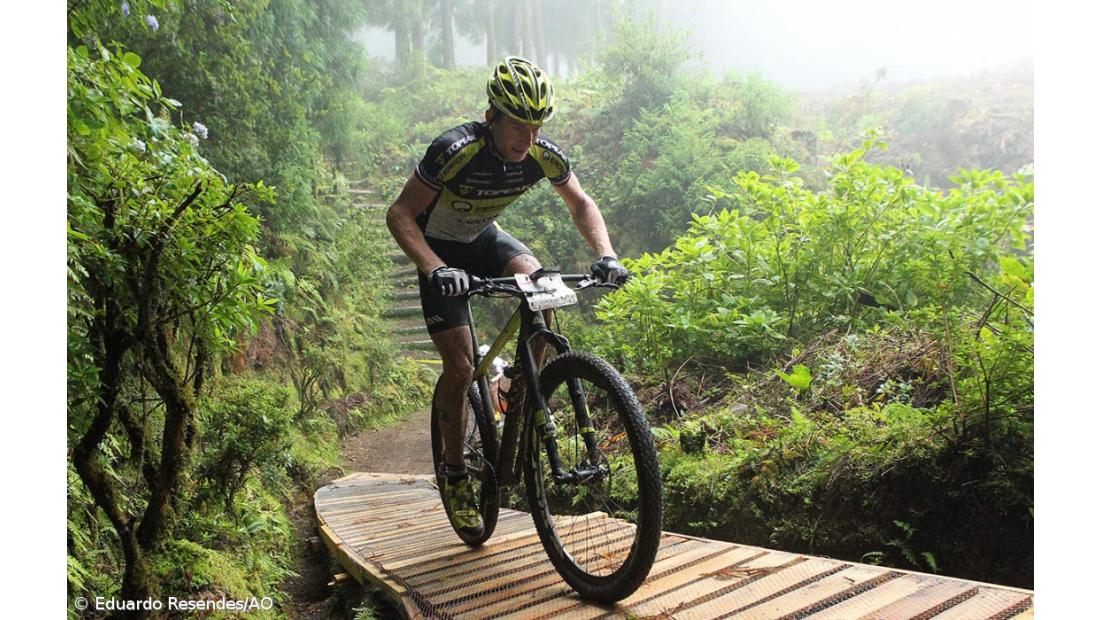 Kristian Hynek vence Azores MTB Marathon