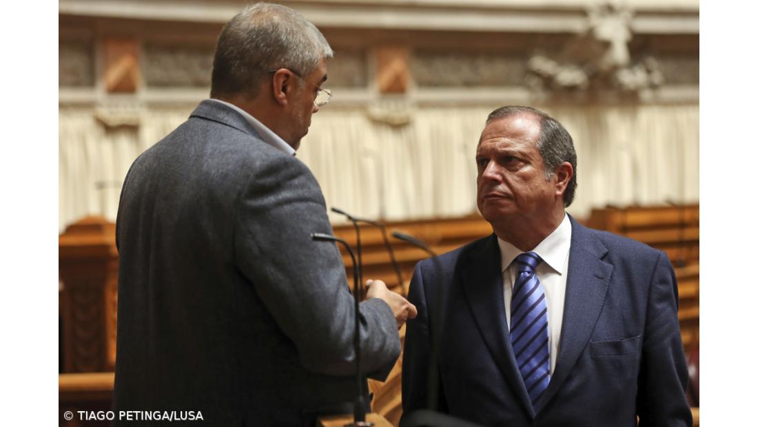 Moção de rejeição do PS fará "cair" Governo de Passos e Portas na terça-feira