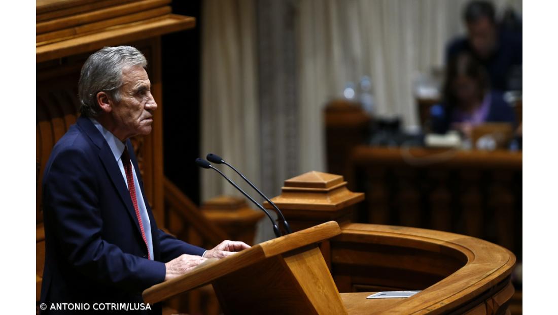  Discurso de Jerónimo de Sousa sobre executivo destruidor da direita aplaudido por PS