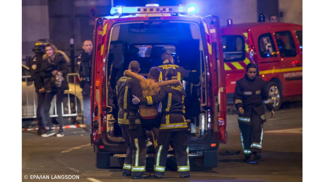 Ataques terroristas em Paris fazem mais de 100 mortos