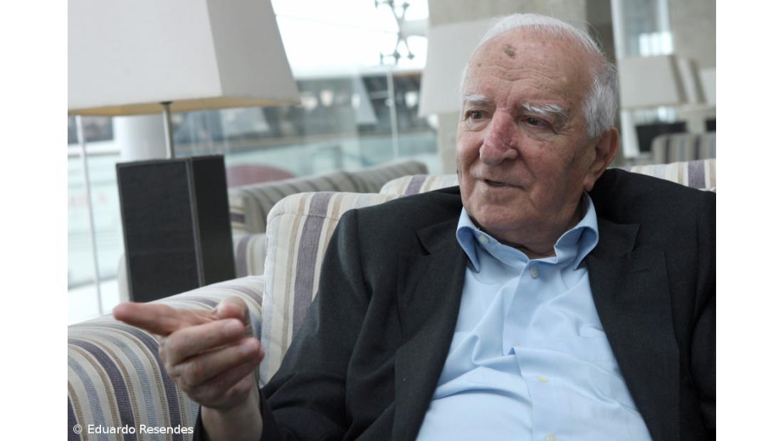 Morreu o ensaísta Eduardo Lourenço