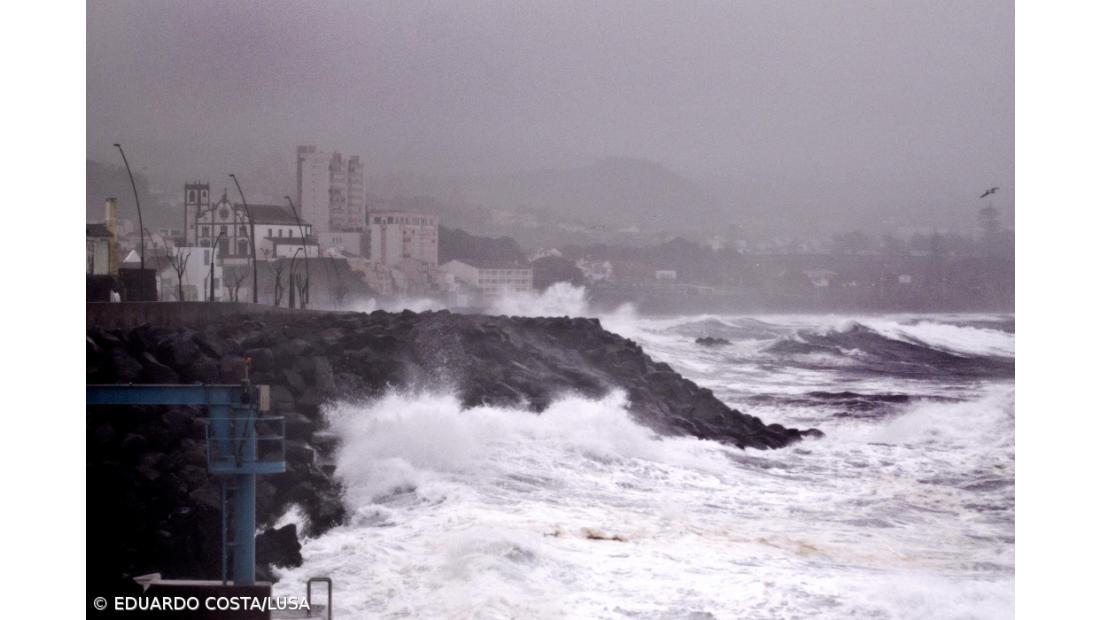 Quatro ilhas dos Açores sob aviso amarelo por causa de chuva e agitação marítima