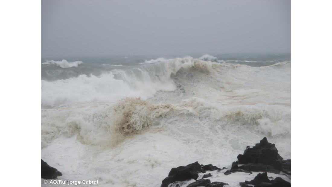 Ilhas das Flores e do Corvo sob aviso amarelo devido a agitação marítima