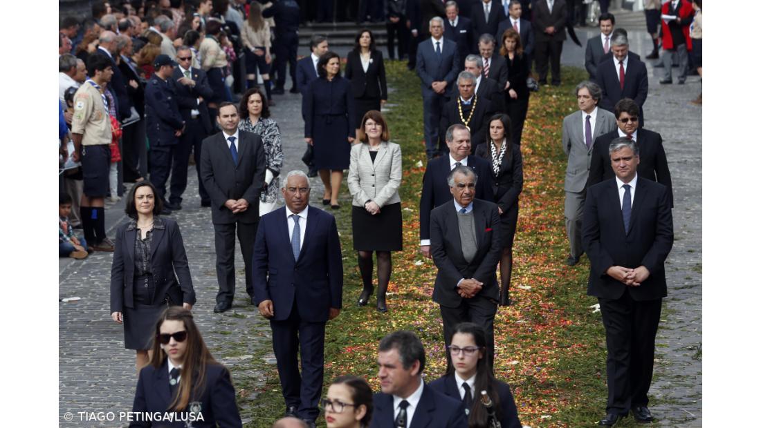 António Costa na procissão do Santo Cristo dos Milagres com mensagem de "respeito institucional" 