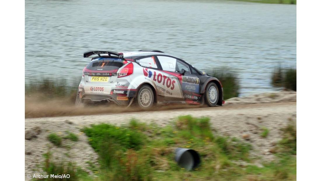 Kajetanowicz ganha vantagem no nevoeiro das Sete Cidades