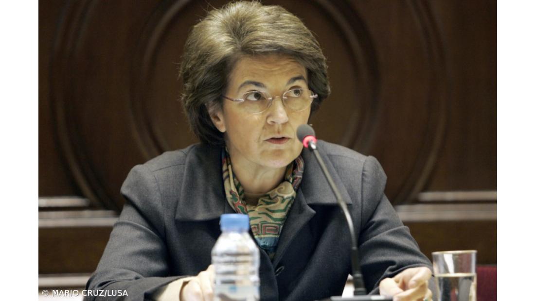 Ministra diz que lei anti-tabaco fez reduzir em 5 por cento os fumadores