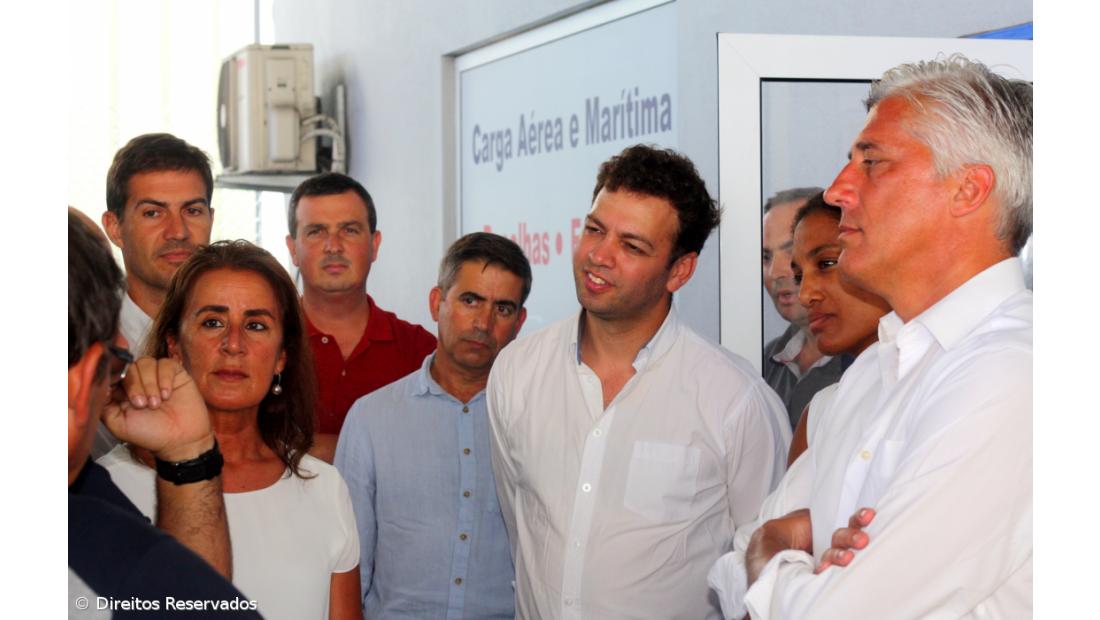 Líder do PSD em campanha de rua na Terceira, mas nem sempre foi reconhecido