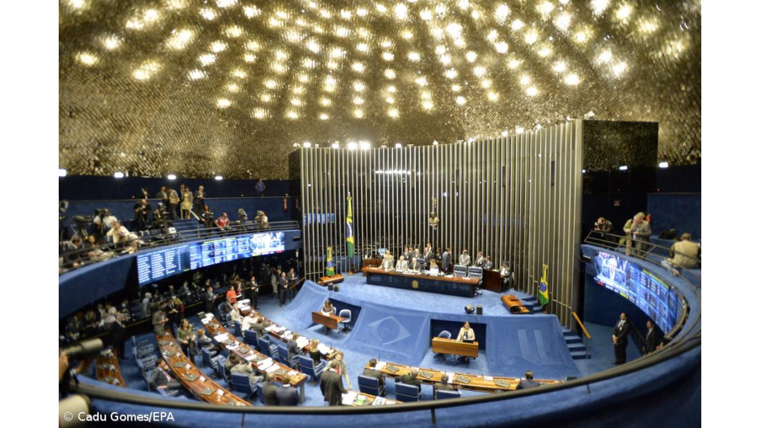 Primeiro dia do julgamento de Dilma marcado por troca de acusações políticas