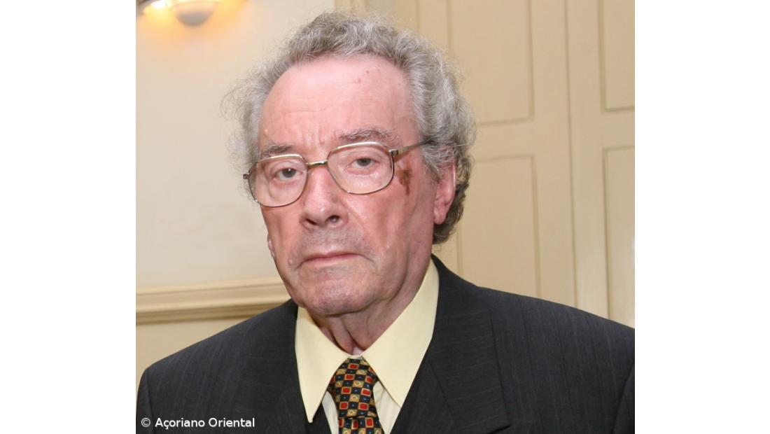 Faleceu  Victor Cruz, o primeiro locutor do Emissor Regional dos Açores