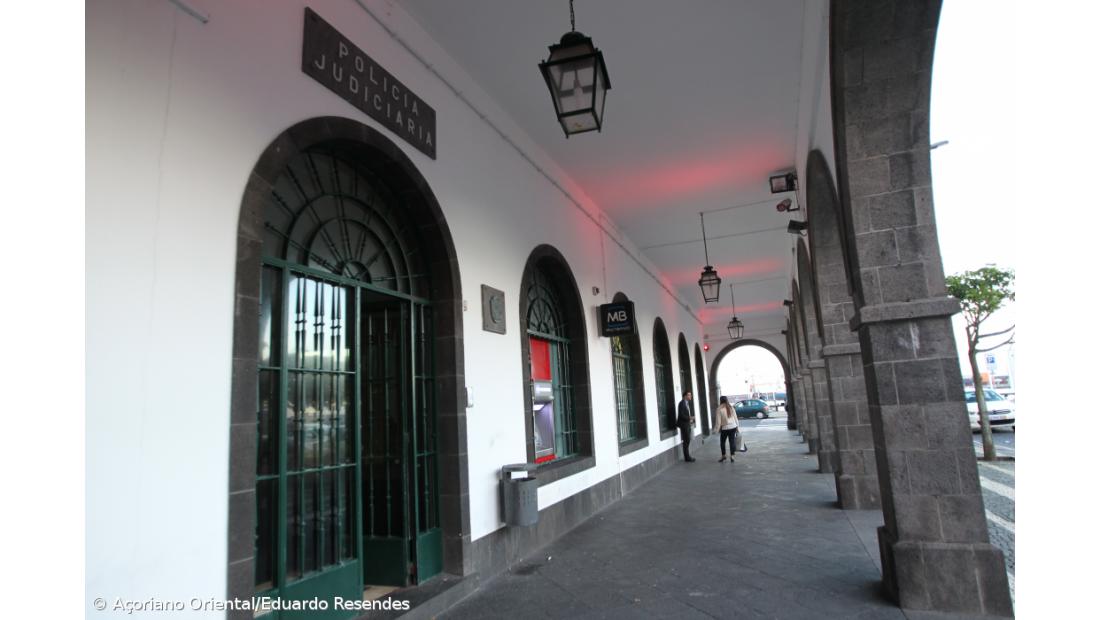 Detido homem na posse de vídeos pornográficos envolvendo menores