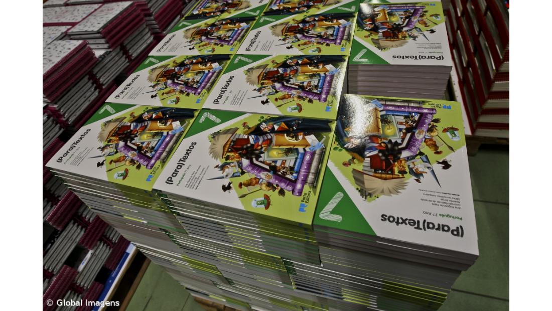 Mais de 400 mil alunos já têm vales para manuais escolares gratuitos