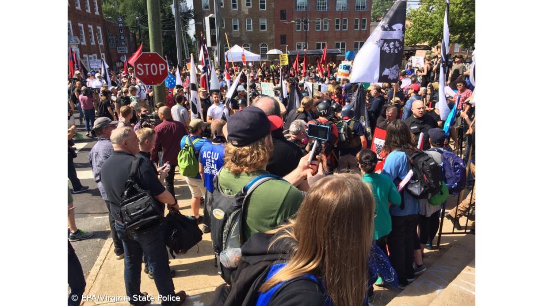 Representantes locais manifestam-se contra a supremacia branca em Charlottesville