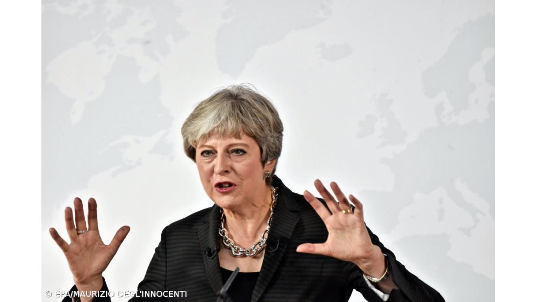 Theresa May pondera antecipar eleições para novembro
