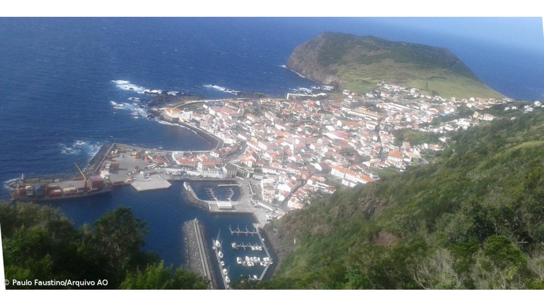 Concluída recuperação de contentores arrastados no porto de Velas