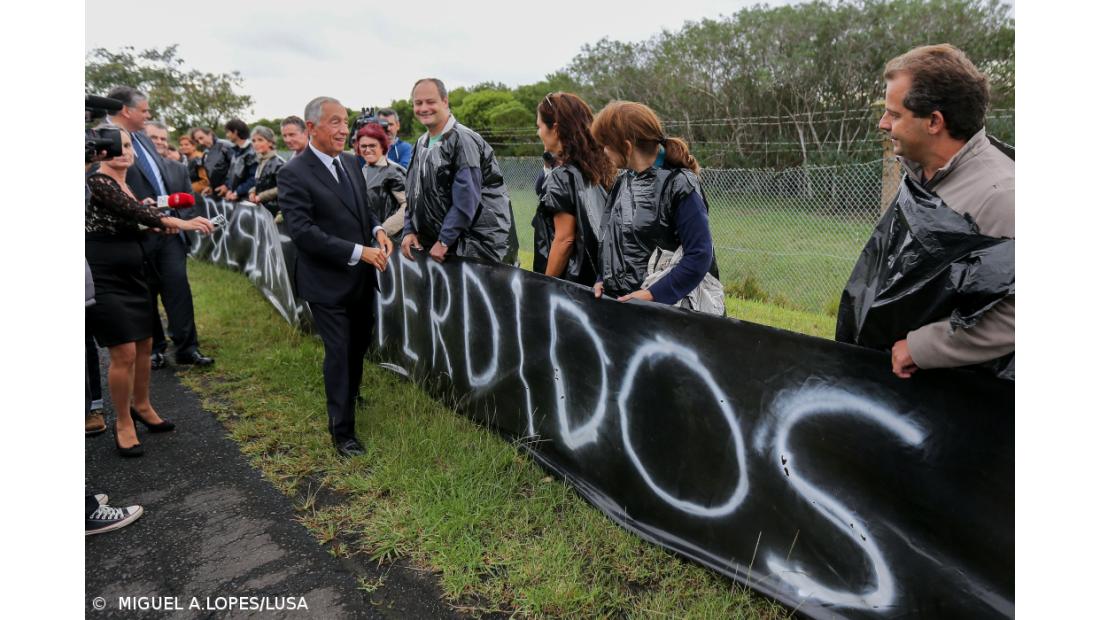 Professores manifestam-se à chegada de Marcelo a Santa Maria – Imagem 2