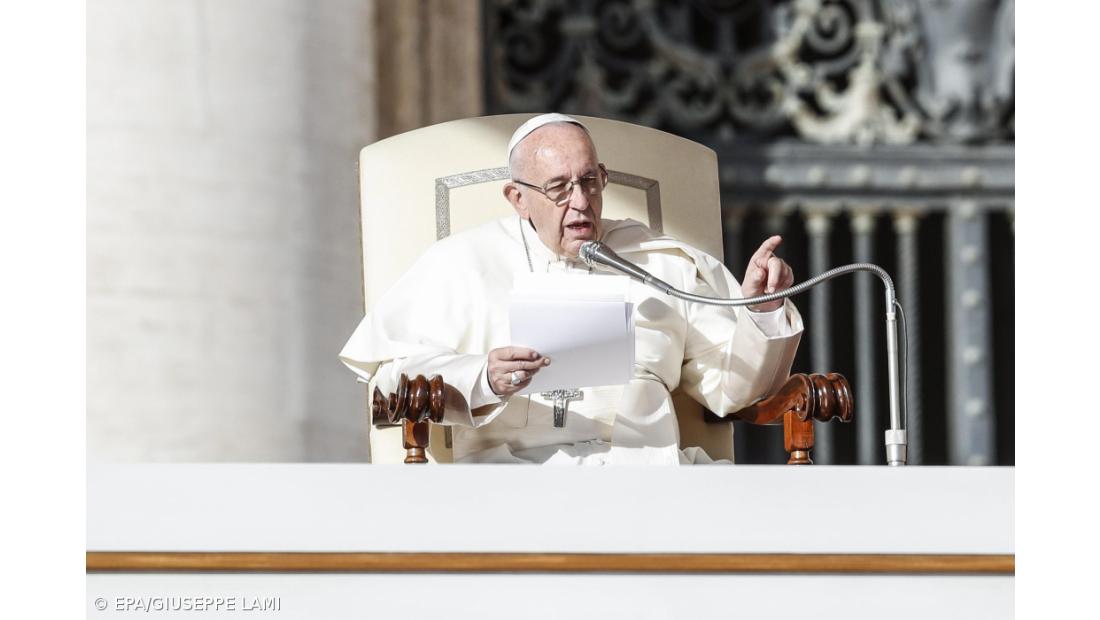 Papa rejeita "guerras santas" e adverte para um "demónio" no Vaticano