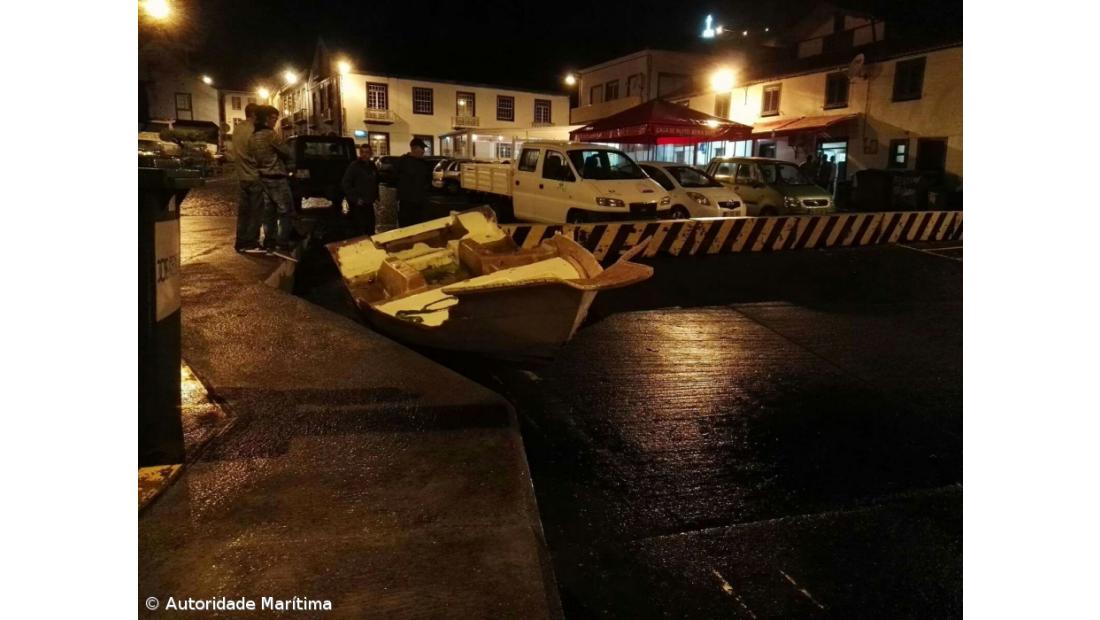 Autoridade Marítima recolhe e investiga casco à deriva em São Jorge