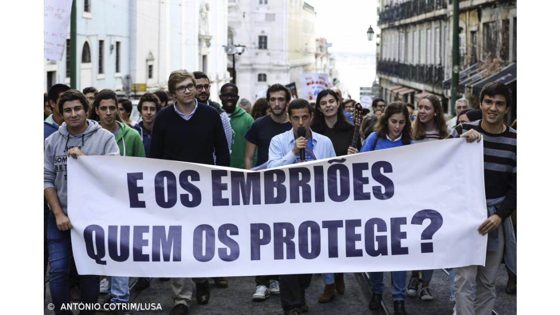 Meio milhar de manifestantes em caminhada pela vida em Lisboa – Imagem 2
