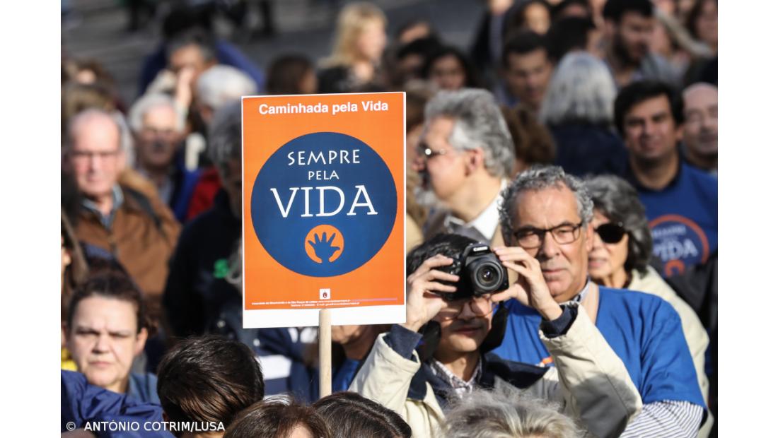 Meio milhar de manifestantes em caminhada pela vida em Lisboa – Imagem 4