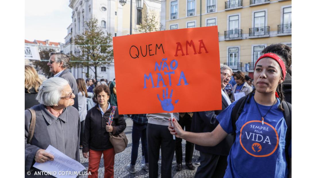 Meio milhar de manifestantes em caminhada pela vida em Lisboa – Imagem 5