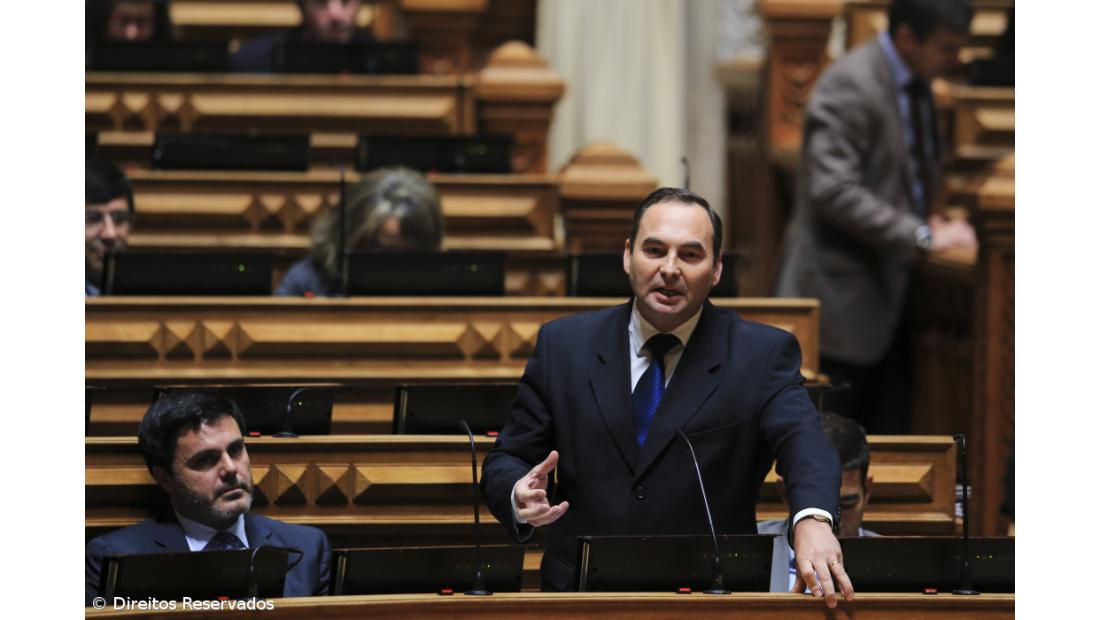 Exames nacionais vão ter mesmo horário próprio nos Açores