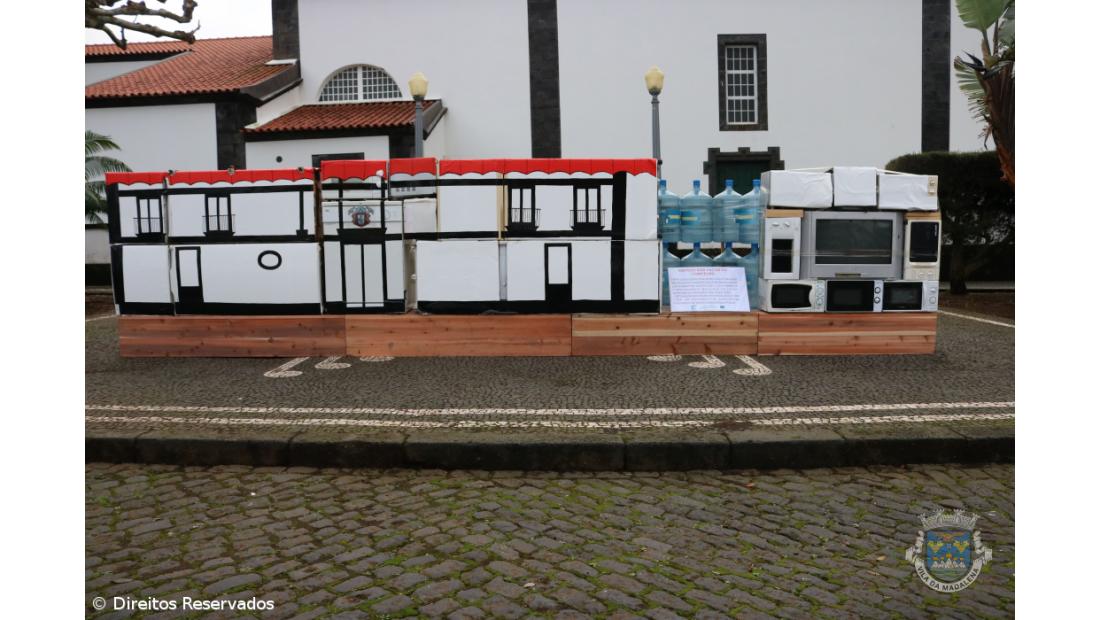 Construída réplica dos Paços do Concelho com materiais recicláveis