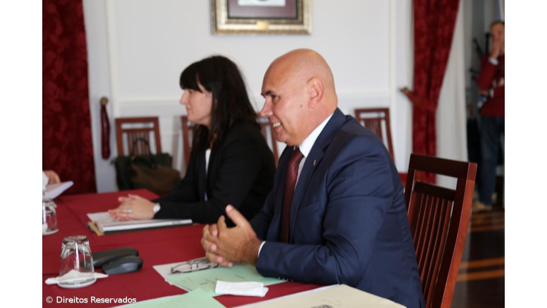 Projeto de requalificação do porto deixa autarca preocupado com a marina norte 