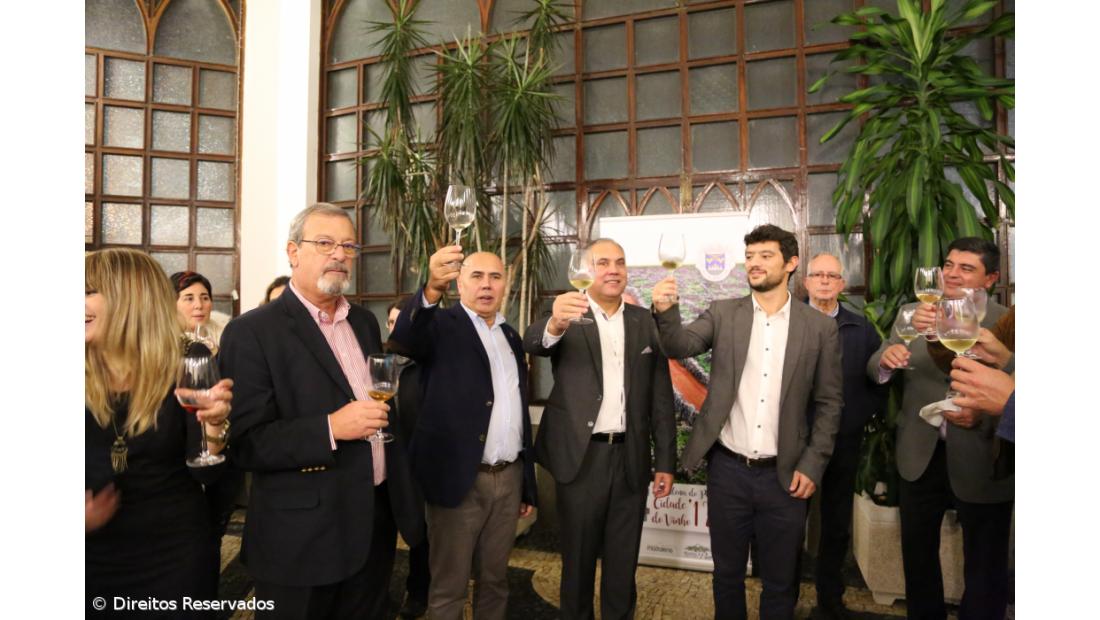 Presidente da Horta defende promoção conjunta de produtos açorianos