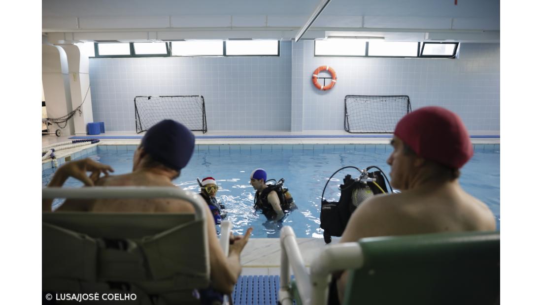 Associação de Gondomar dá aulas de mergulho a utentes com paralisia cerebral – Imagem 4